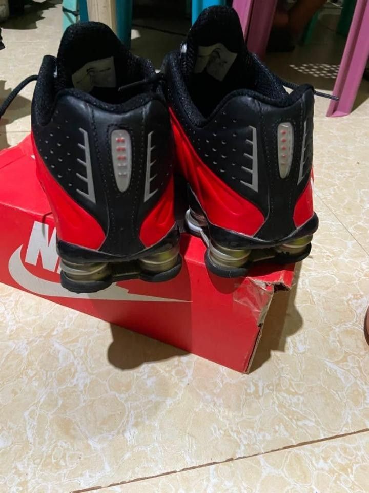 Shox R4 (Category: Casual Shoes) located in Agdangan. Submitted by alfrrdnzzz (Listing ID 1460756388, Image 1). Description: Open Vc.