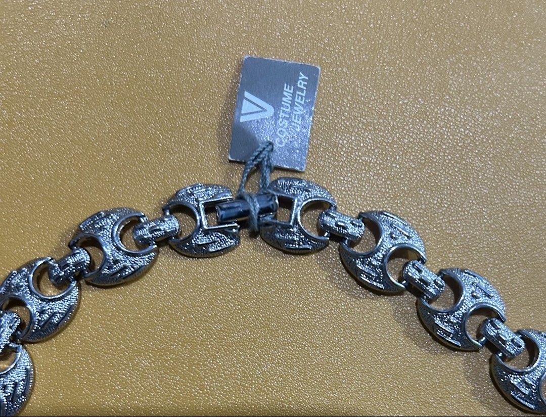 Silver -Tone Chunky Necklace (Category: Necklaces) located in Imus. Submitted by swiftfire_39c538 (Listing ID 1460768378, Image 3). Description: From Japan Surplus Fashion runway accessory Silver -Tone Chunky Necklace With Tag Costume Jewelry SRP 1,210.