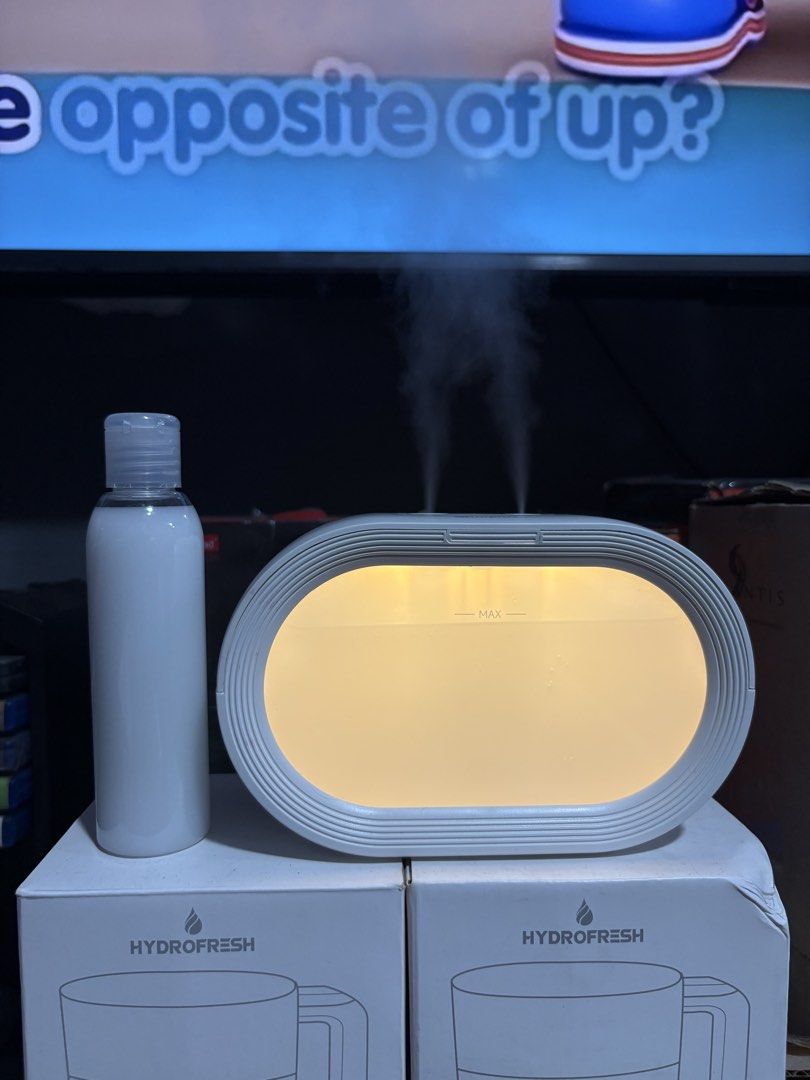 Simplus Humidifier with FREE aroma scents (Category: Home Fragrance) located in Manila. Submitted by hsanreii (Listing ID 1460728752, Image 3). Description: 3 sets available! .