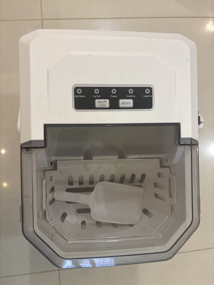 Simplus Ice Maker (Category: Other Home Appliances) located in Singapore. Submitted by eeveeelllyynnnnnnn (Listing ID 1460770335, Image 3). Description: - Simplus Ice Maker - Makes 9 ice cubes within a few minutes - Choose between small or large ice cubes - Comes with an ice scoop -Easy to use -Bought it for around $100+ and used a few times .
