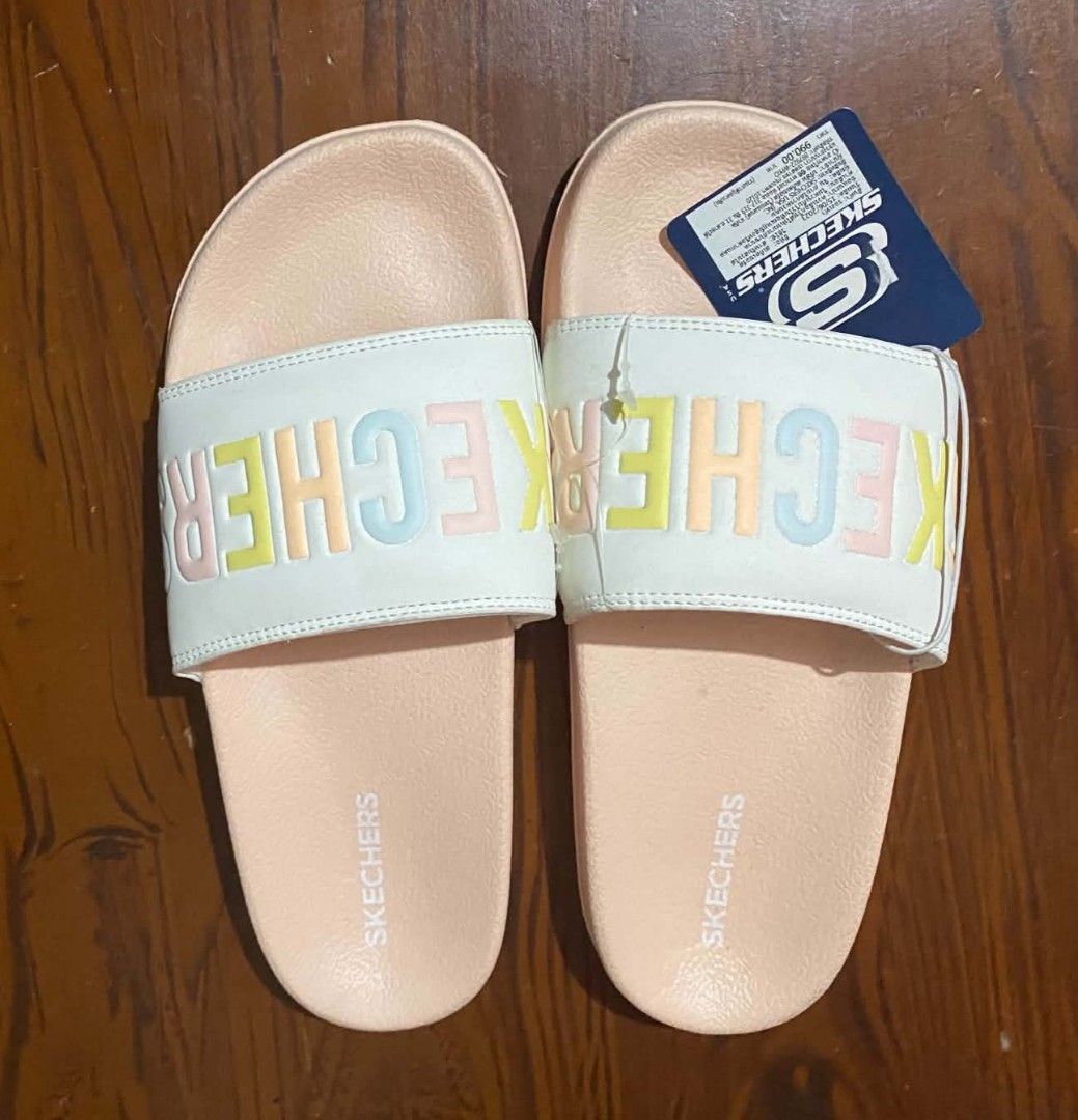 Skechers sliders (Category: Slippers and slides) located in Marikina City. Submitted by 25thofaugust (Listing ID 1460842990, Image 2). Description: Brand new Original with tag size 6 bought abroad .