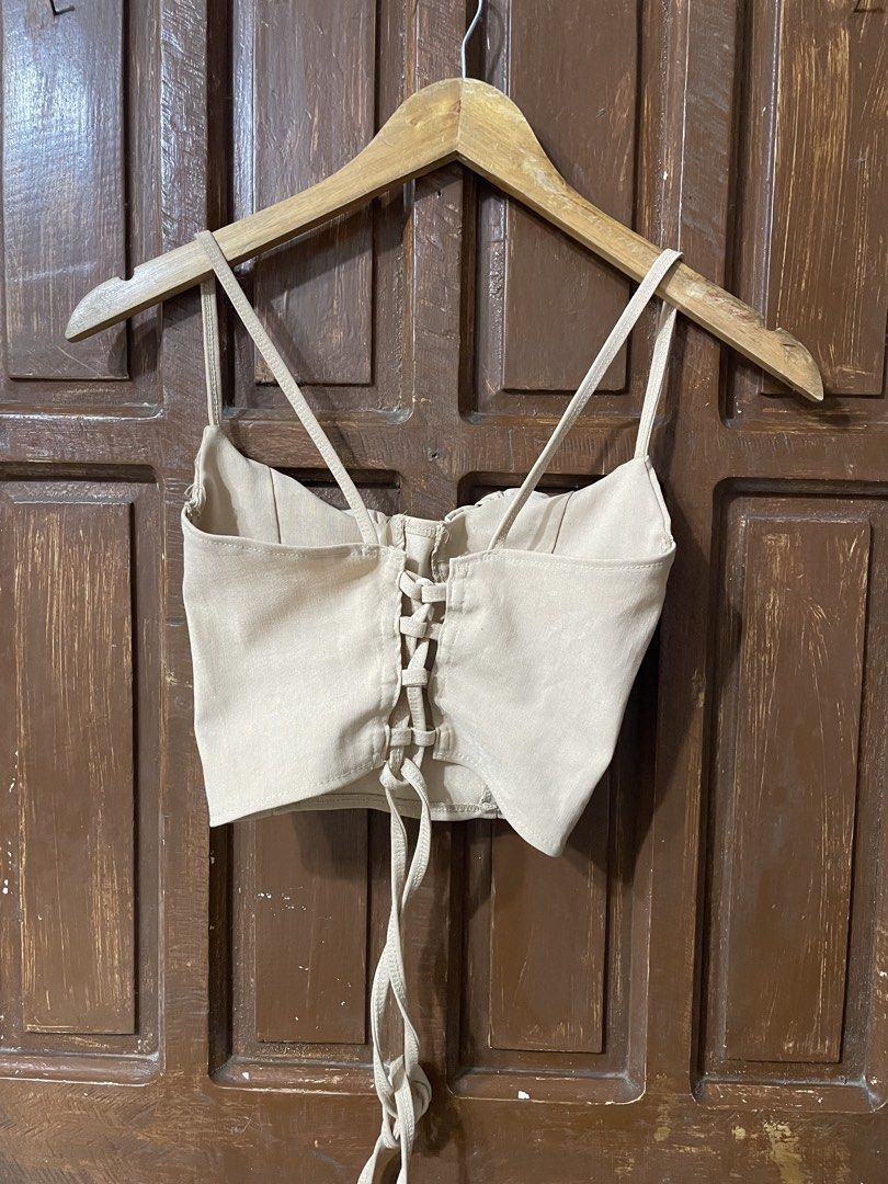 Sleeveless Top (Category: Sleeveless) located in Caloocan City. Submitted by loveshanks (Listing ID 1460749351, Image 2). Description: never been worn.