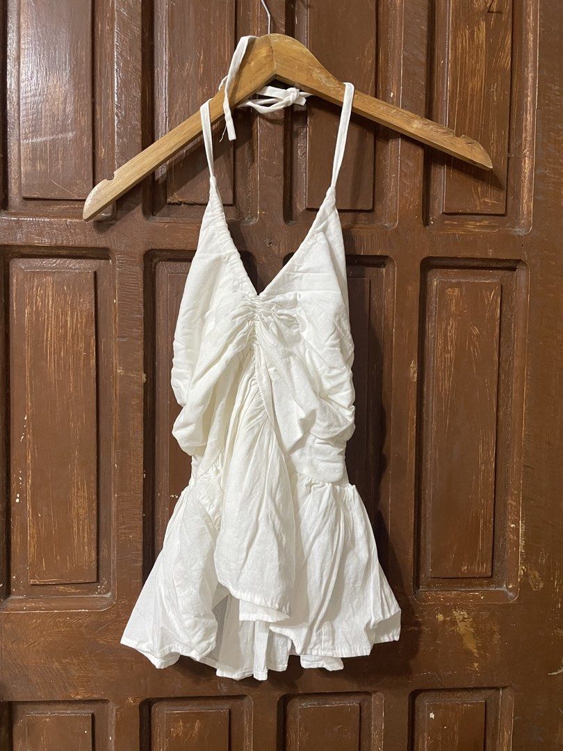 Sleeveless Top (Category: Sleeveless) located in Caloocan City. Submitted by loveshanks (Listing ID 1460749498, Image 1). Description: never been worn.