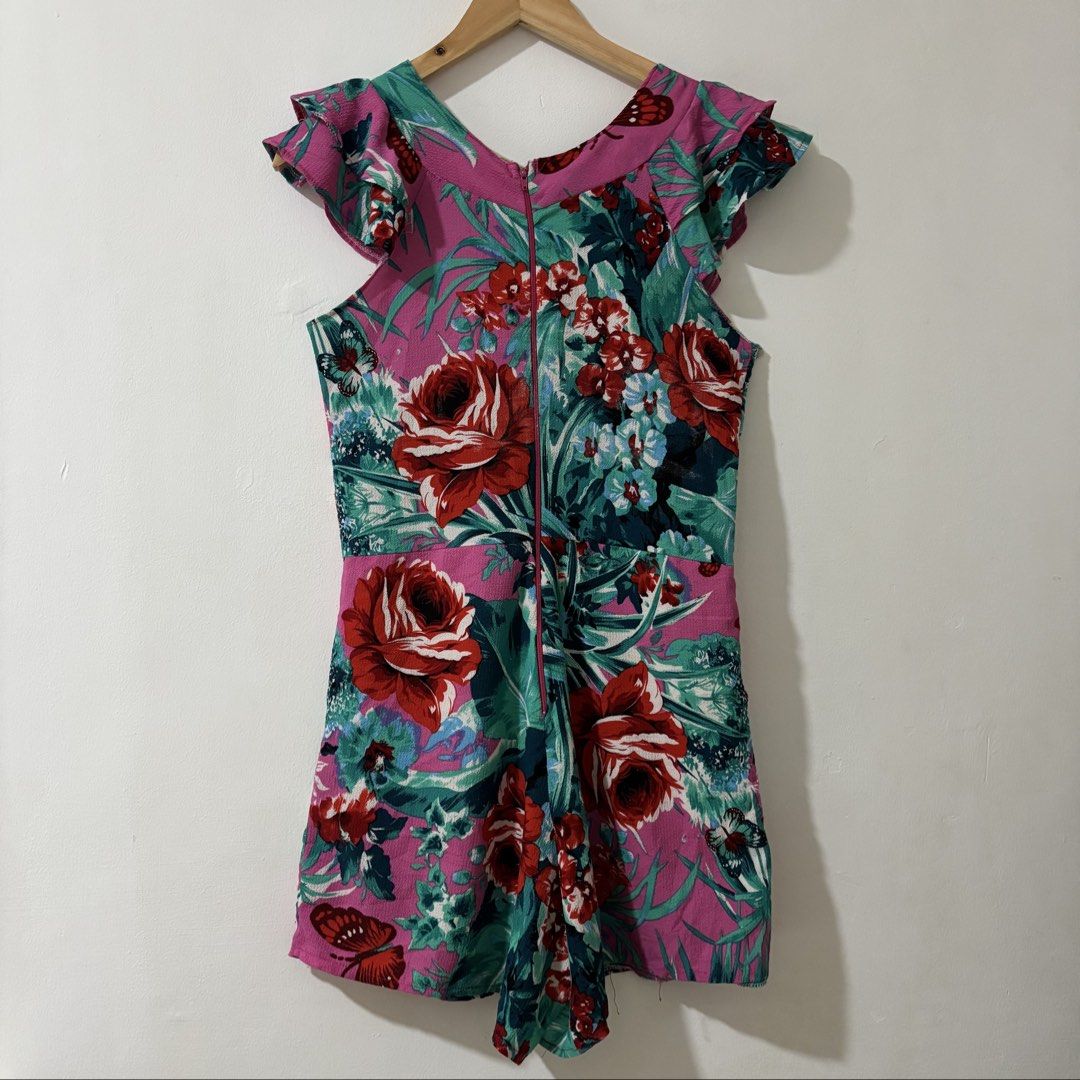 [S/M] Floral Ruffled Keyhole Romper Playsuit (Category: Rompers) located in Tanza. Submitted by shop_qrated (Listing ID 1460896943, Image 2). Description: Floral Ruffled Keyhole Romper Playsuit. Fits S/M frames. Flaw: may tastas, see photo. Still good condition. With back zip..
