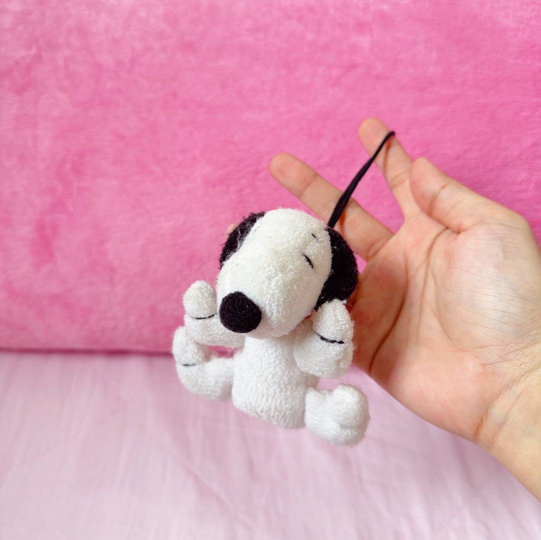 Snoopy Peanuts Classic Charm Plush (Category: Plushies & Soft Toys) located in Manila. Submitted by ashyyel_ (Listing ID 1460912254, Image 1). Description: .
