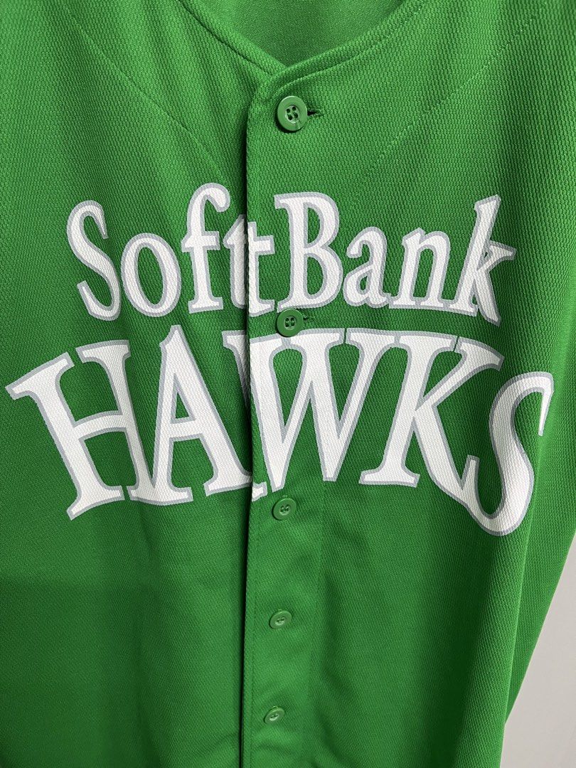 SoftBank Hawks Baseball Jersey (Category: Tshirts & Polo Shirts ) located in Valencia. Submitted by shopstnd (Listing ID 1460828405, Image 3). Description: SoftBank Hawks Baseball Jersey Size: M 📏 22 × 30 in ⭐ Condition: 9/10 🎨 Color: 9/10 ⚾ SoftBank Hawks front graphic 🦅 Fukuoka SoftBank Hawks sleeve patch 🇯🇵 2012 Japanese team/event detail Minimal signs of wear may be present; actual color may slightly vary due to lighting..