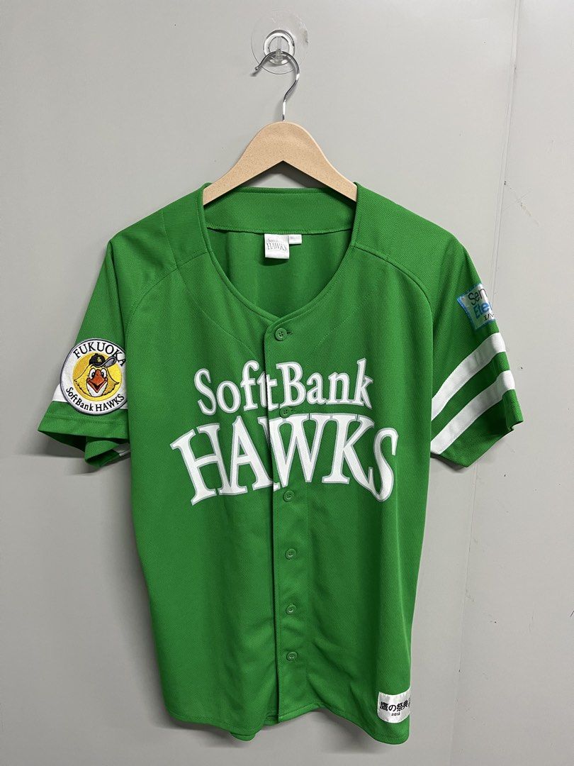 SoftBank Hawks Baseball Jersey (Category: Tshirts & Polo Shirts ) located in Valencia. Submitted by shopstnd (Listing ID 1460828405, Image 1). Description: SoftBank Hawks Baseball Jersey Size: M 📏 22 × 30 in ⭐ Condition: 9/10 🎨 Color: 9/10 ⚾ SoftBank Hawks front graphic 🦅 Fukuoka SoftBank Hawks sleeve patch 🇯🇵 2012 Japanese team/event detail Minimal signs of wear may be present; actual color may slightly vary due to lighting..