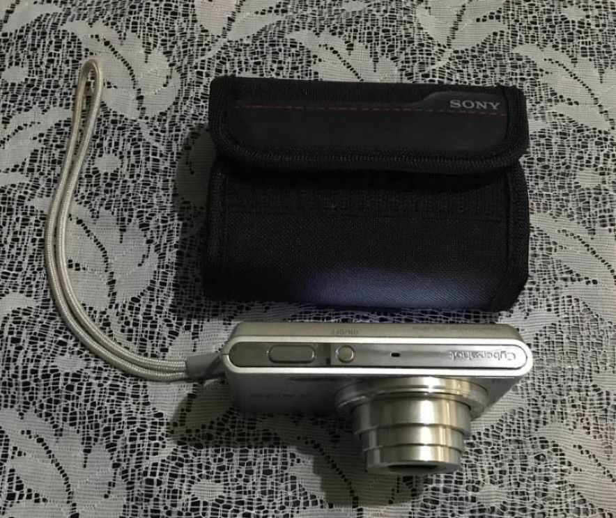 SONY Cybershot DSC W830 - silver (Category: Cameras) located in Pasig City. Submitted by kuhkuh (Listing ID 1460811175, Image 2). Description: Got 2-unit of this..THIS unit is just used once. Pristine condition. Selling this 1-unit 🎯 Key Features ✨ 20.1MP Super HAD CCD Sensor: Capture stunning 5152×3864 resolution photos with exceptional detail ✨ 8x Optical Zoom Carl Zeiss Lens: 25-200mm wide-angle to telephoto coverage, perfect for any scene ✨ 