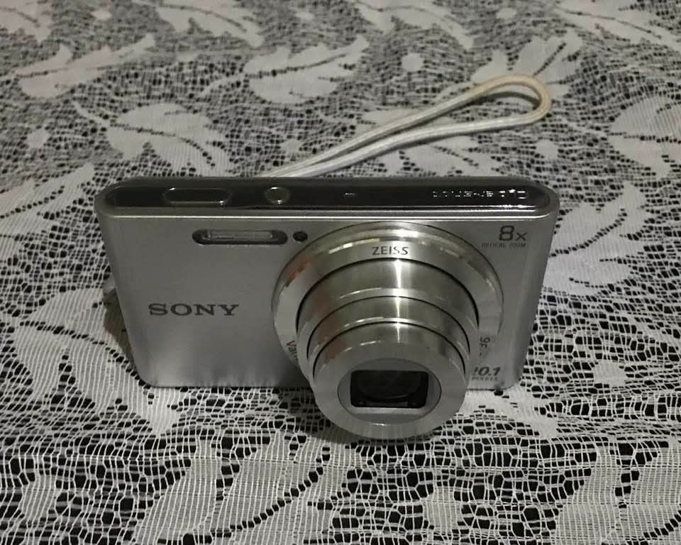 SONY Cybershot DSC W830 - silver (Category: Cameras) located in Pasig City. Submitted by kuhkuh (Listing ID 1460811175, Image 1). Description: Got 2-unit of this..THIS unit is just used once. Pristine condition. Selling this 1-unit 🎯 Key Features ✨ 20.1MP Super HAD CCD Sensor: Capture stunning 5152×3864 resolution photos with exceptional detail ✨ 8x Optical Zoom Carl Zeiss Lens: 25-200mm wide-angle to telephoto coverage, perfect for any scene ✨ 