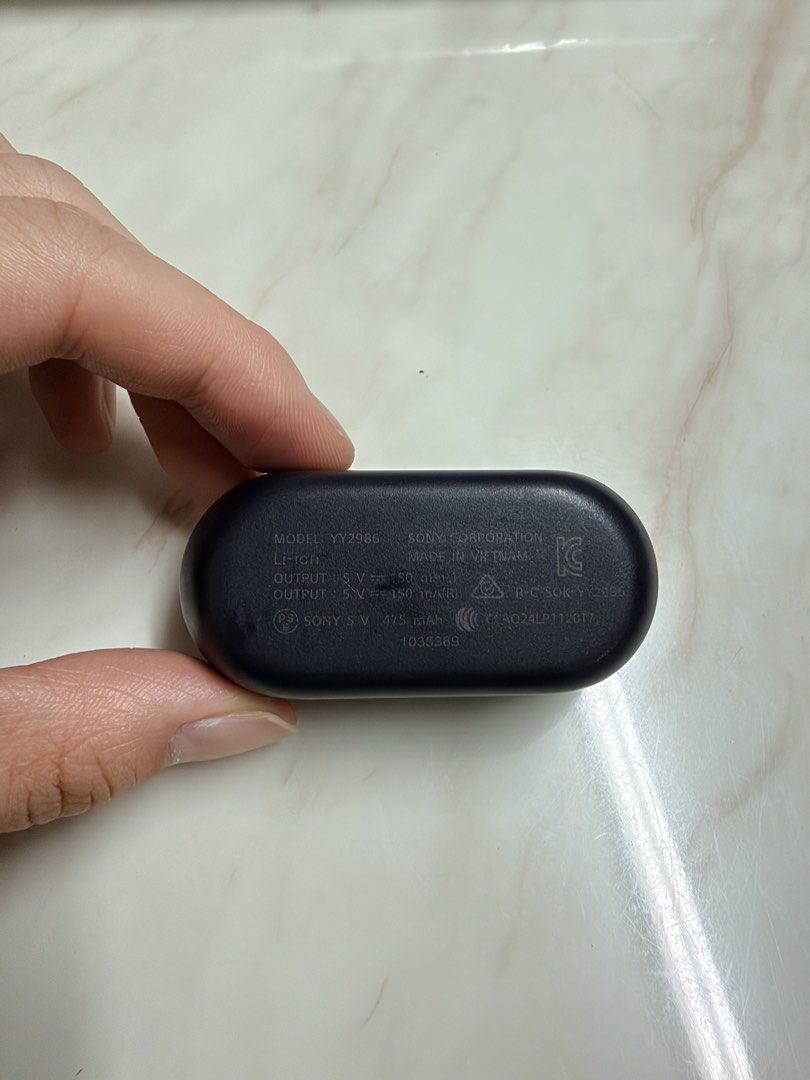 SONY WF-C710N無線耳機充電盒 （分類：耳機）位於 Hong Kong。 由 tommy125ok 提交（商品編號 1460869072，圖片 1）。簡介： SONY 無線耳機充電盒，型號 WF-C710N。黑色，(唔包括入邊耳機。）可以包埋盒。。