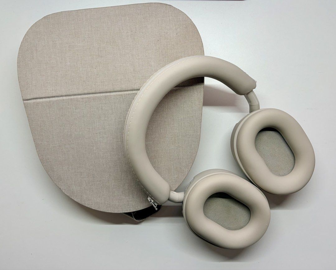 Sony xm5 Silver (Category: Headphones & Headsets) located in Manila. Submitted by yourenotme (Listing ID 1460774759, Image 2). Description: No issues and good working condition RFS: Upgrade to xm6.