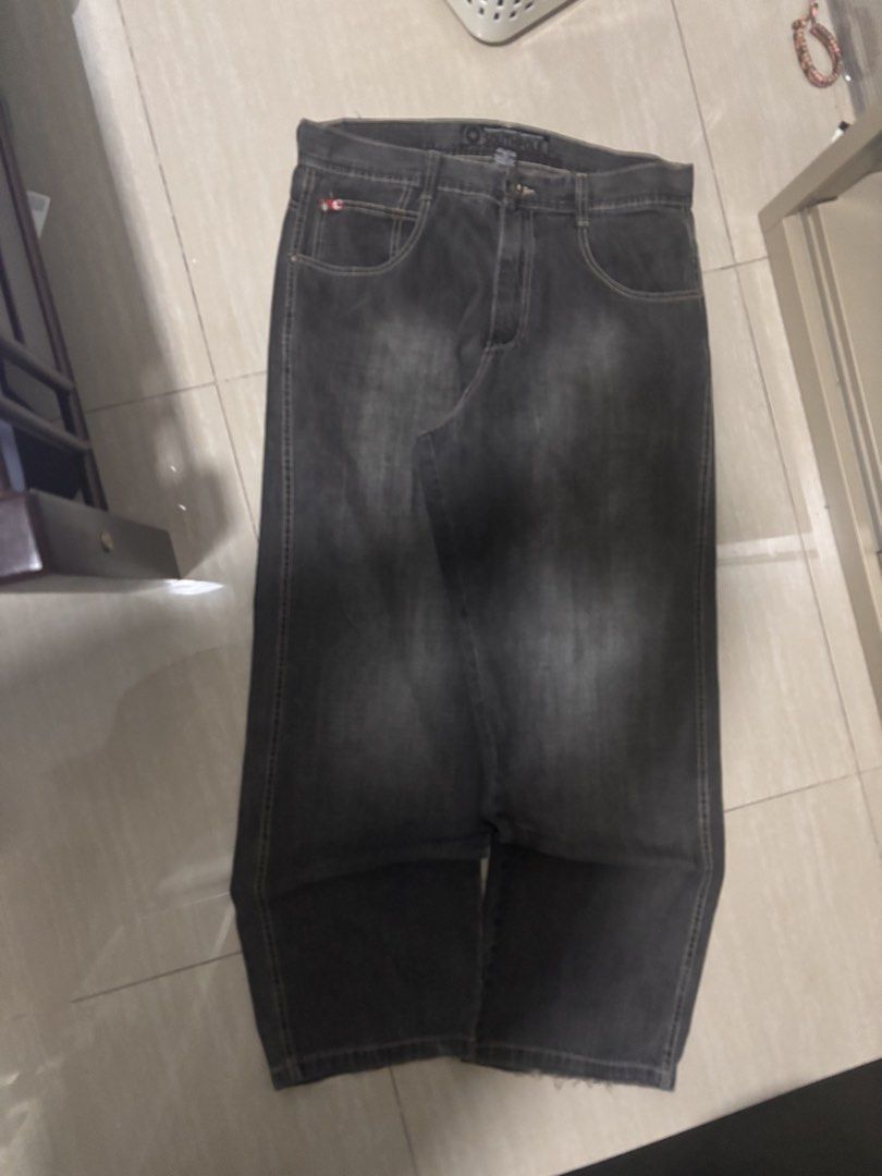 Southpole Red Tabs (Category: Jeans) located in Manila. Submitted by zion_79 (Listing ID 1460911404, Image 1). Description: RedTabs Waist 34 Length 42 Thigh 15 10 legop .