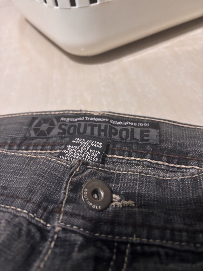 Southpole Red Tabs (Category: Jeans) located in Manila. Submitted by zion_79 (Listing ID 1460911404, Image 2). Description: RedTabs Waist 34 Length 42 Thigh 15 10 legop .