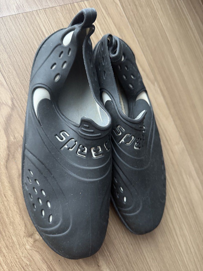 Speedo Aqua Shoes (Category: Slippers and slides) located in Makati City. Submitted by rarehawk_ed33dd (Listing ID 1460832307, Image 2). Description: .