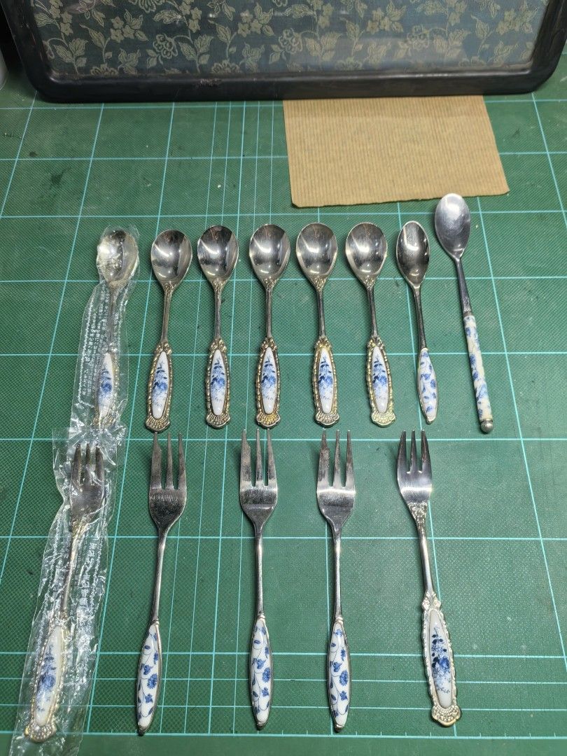 Spoon & Fork Stainless Set Blue & White (Category: Other Kitchenware & Tableware) located in Cebu City. Submitted by dudes_villanueva (Listing ID 1460919307, Image 1). Description: Spoon & Fork Stainless Set Blue & White Condition : Pre-owned - Good — see photos Count: 13pcs.