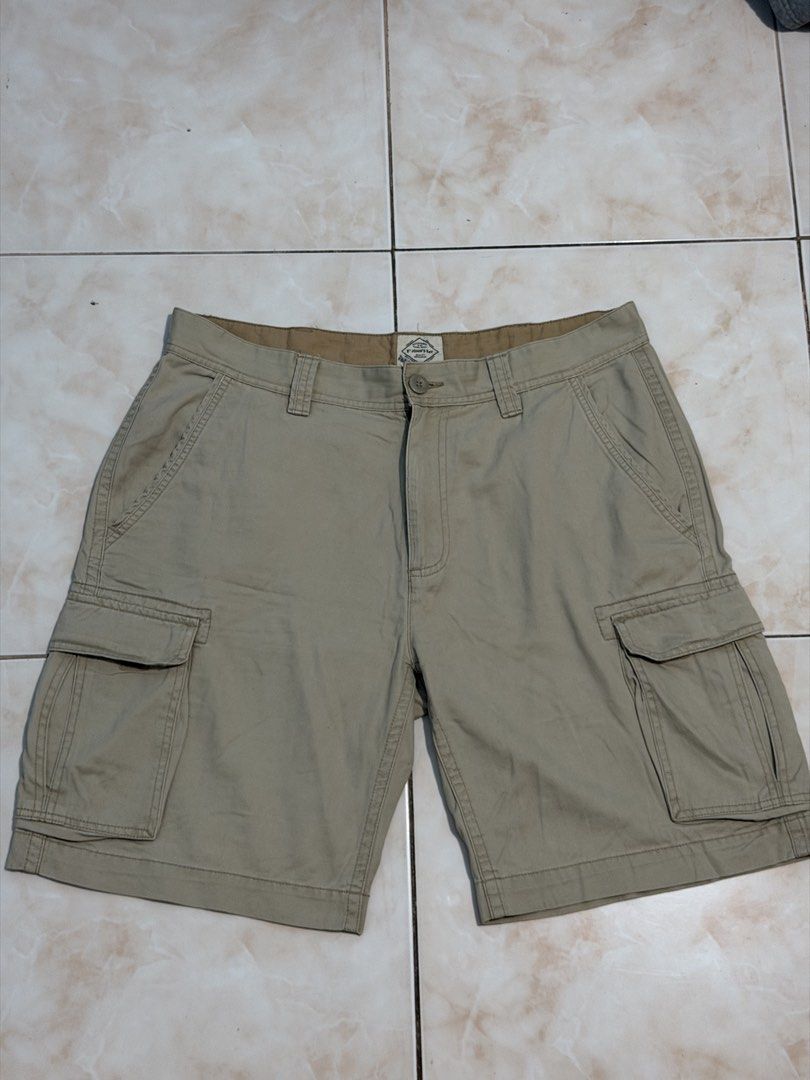St. John’s Bay Cargo Shorts (Category: Shorts) located in Manila. Submitted by malcolmjames315 (Listing ID 1460797029, Image 1). Description: Size 36 Dimes: 18x21.