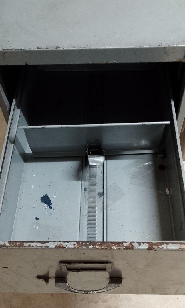 Steel Filling Cabinet (Category: Office Furniture & Fixtures) located in Paranaque City. Submitted by gracejimen21301 (Listing ID 1460767501, Image 3). Description: - may KALAWANG po - kayo na po bahala mag linis - rush sale - matibay pa po.
