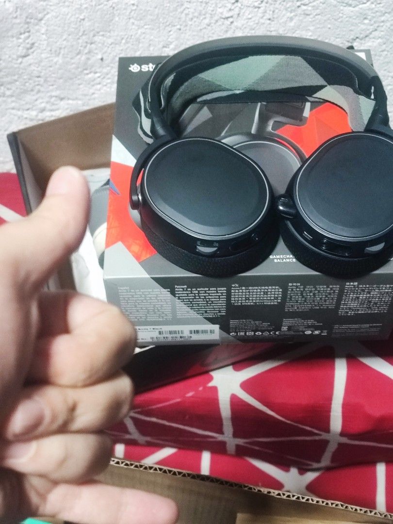 SteelSeries Arctis 7 Wireless Gaming Headset (Category: Headphones & Headsets) located in Koronadal. Submitted by mightyowl.e705d1 (Listing ID 1460724896, Image 1). Description: - SteelSeries Arctis 7 Wireless Gaming Headset - Color: Black - Includes original box - Excellent for gaming.