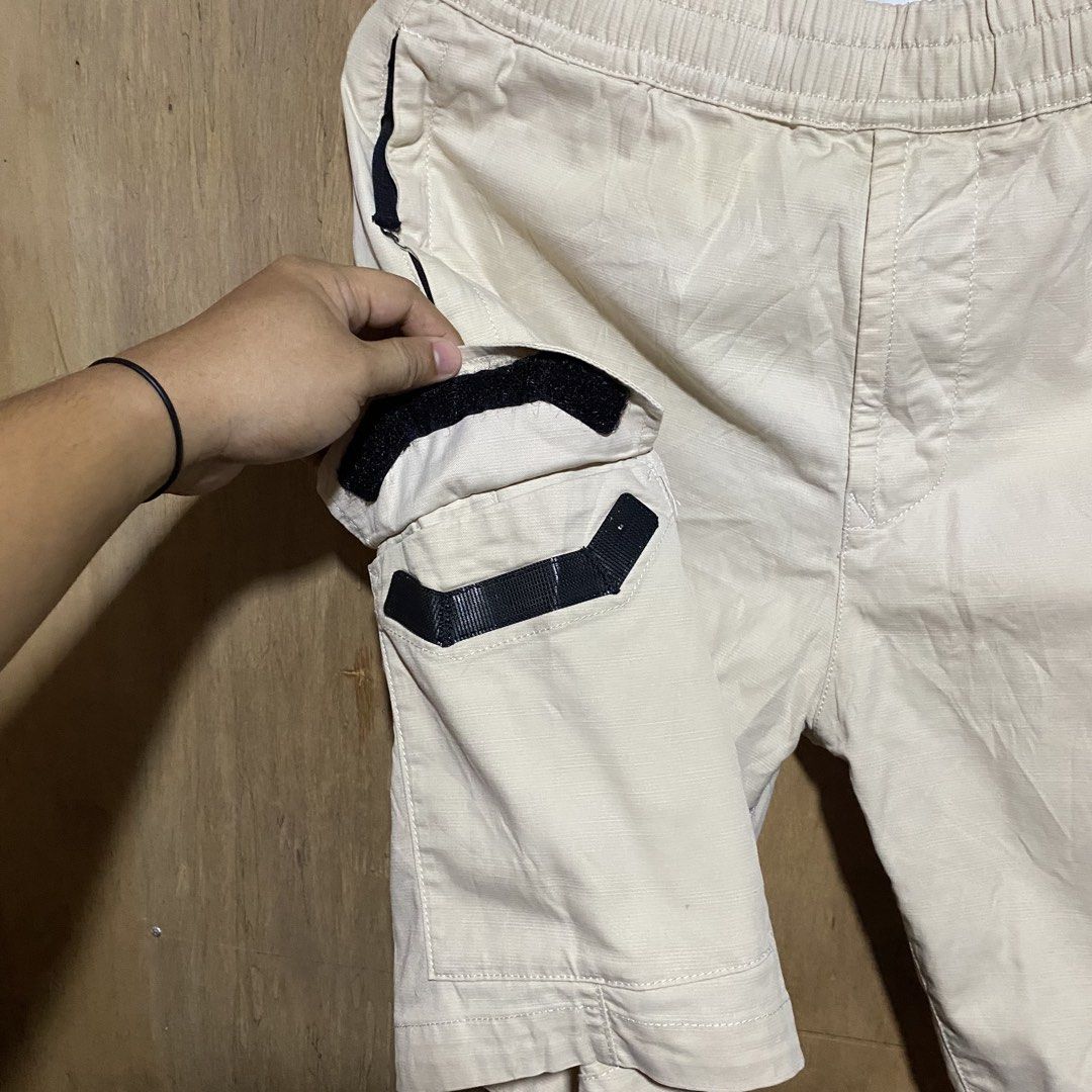 Stone Island Beige Cargo Shorts (Category: Shorts) located in Manila. Submitted by drp4drp (Listing ID 1460875540, Image 2). Description: Dimes: Waist 30-33 x Length 20.5 No issues Like new condition Honest issue: Missing yung original compass badge, pinalitan ko nalang - Stone Island cargo shorts in beige - Elasticated waistband with adjustable drawstring - Two side pockets and one on the back - Two spacious cargo pockets on the legs - Signature