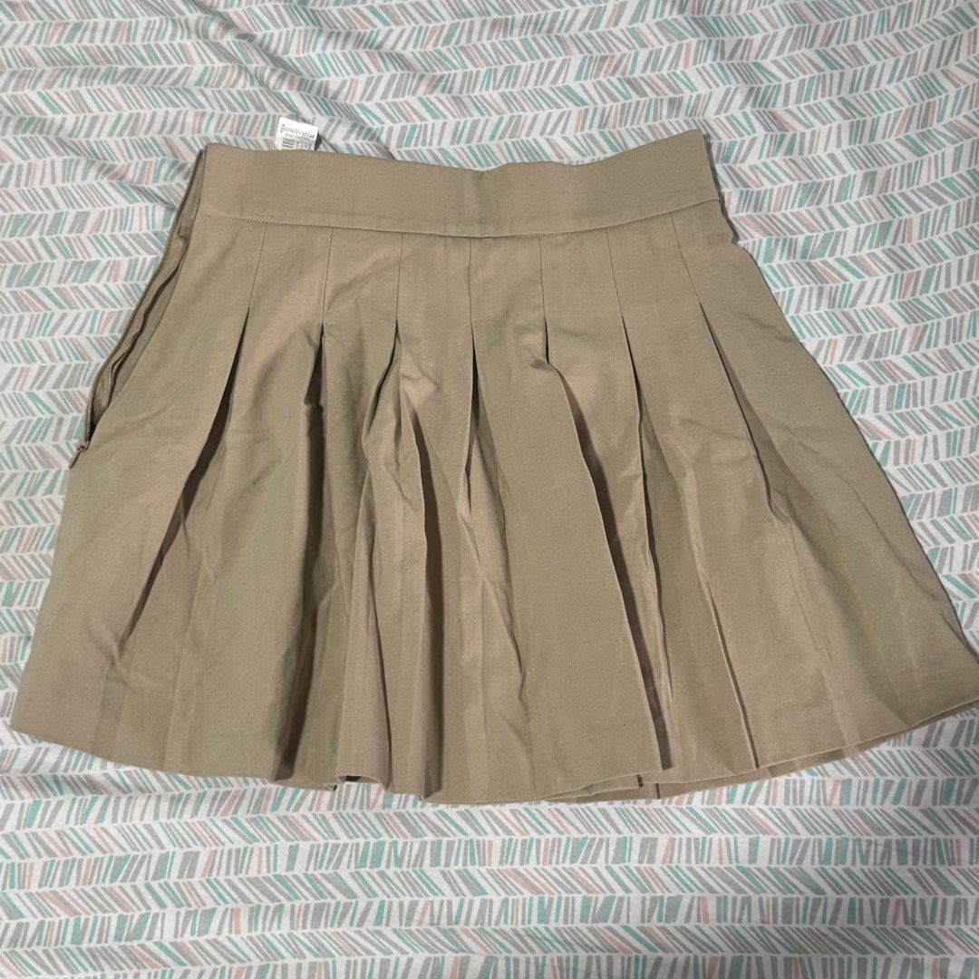 stradivarius brown pleated skirt (Category: Skirts) located in Pasay City. Submitted by ultzen (Listing ID 1460748382, Image 2). Description: - stradivarius brown pleated skirt - size XS - fits up to S - perfect for cosplays / costumes :) - rfs: doesn’t fit anymore mop: bpi / gcash / maribank mod: j&t / lbc / sdd (manila).