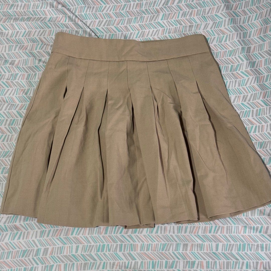 stradivarius brown pleated skirt (Category: Skirts) located in Pasay City. Submitted by ultzen (Listing ID 1460748382, Image 1). Description: - stradivarius brown pleated skirt - size XS - fits up to S - perfect for cosplays / costumes :) - rfs: doesn’t fit anymore mop: bpi / gcash / maribank mod: j&t / lbc / sdd (manila).