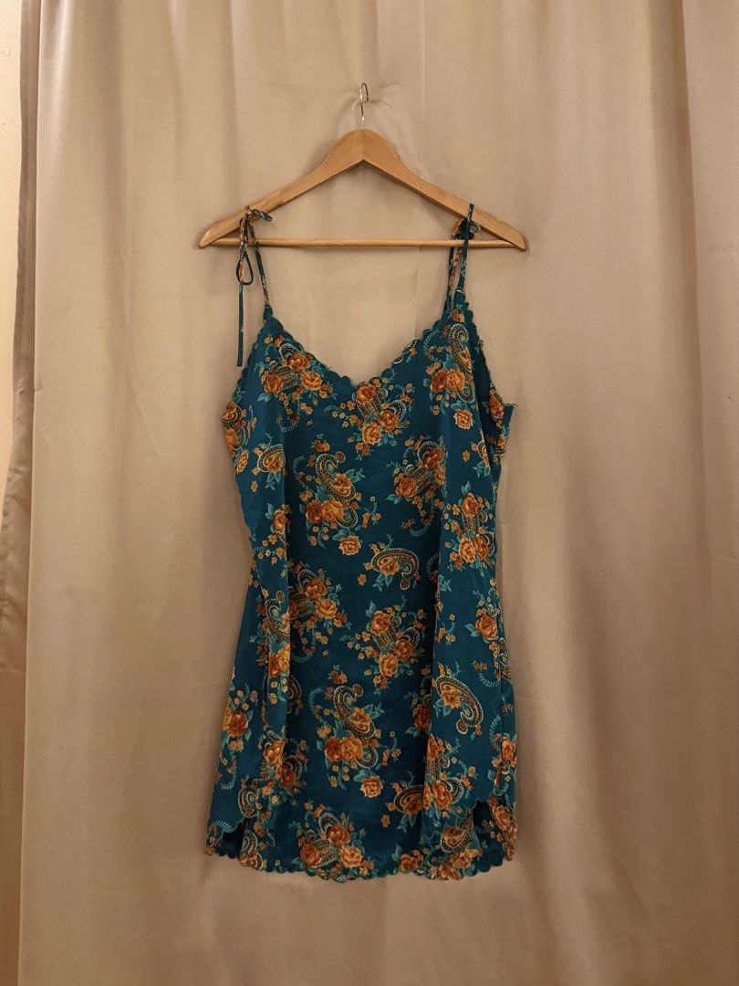 String scallop floral silk dress (Category: Dresses) located in Manila. Submitted by 414studio (Listing ID 1460896327, Image 1). Description: Fits medium to large.