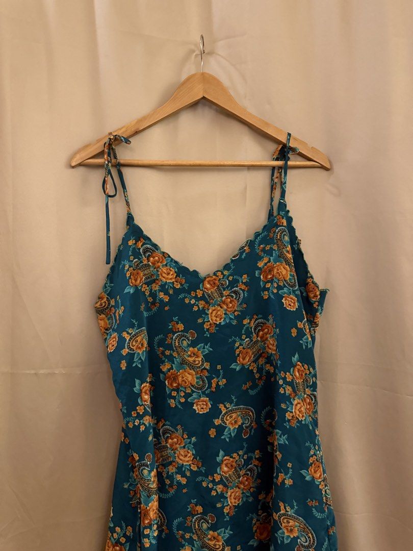 String scallop floral silk dress (Category: Dresses) located in Manila. Submitted by 414studio (Listing ID 1460896327, Image 3). Description: Fits medium to large.