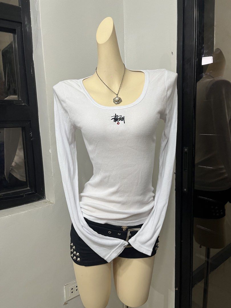 Stussy ribbed longsleeves (Category: Longsleeves) located in Caloocan City. Submitted by onlyfromthepast (Listing ID 1460744236, Image 1). Description: 9/10 condition Medium ✅My bio before purchasing tia💕 ✅ All items are fresh from bales, Pls expect dirt,dust or stains .