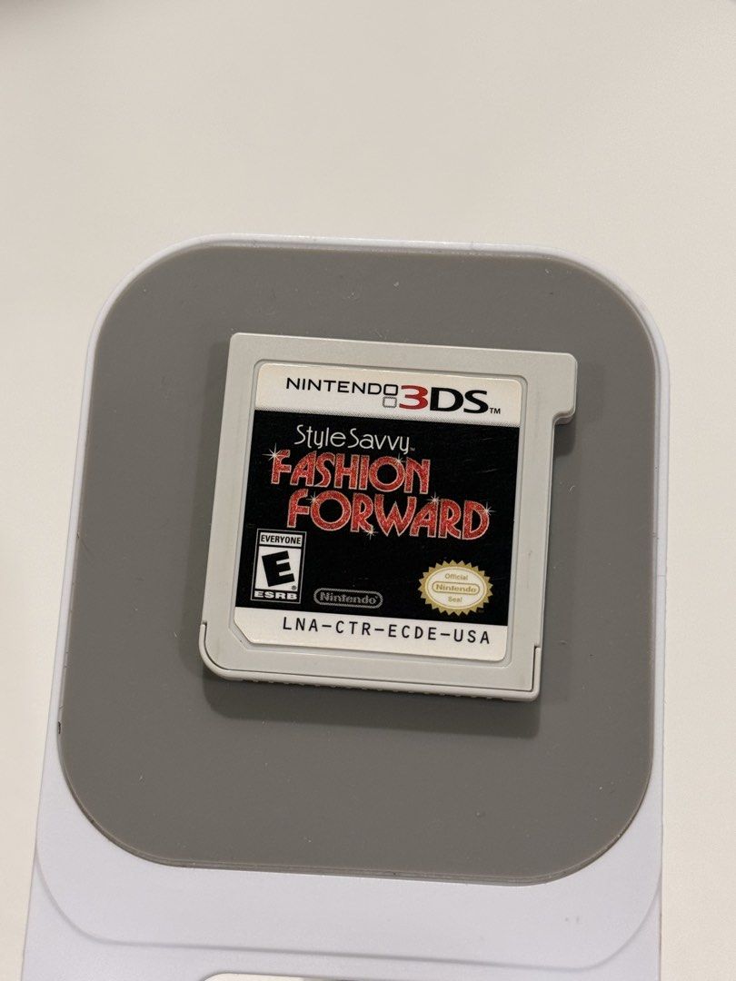 Style Savvy: Fashion Forward 3DS/2DS Game (Category: In-Game Products) located in Baliuag. Submitted by mostlyaboutnintendo (Listing ID 1460896755, Image 1). Description: 📌 [External link] 📢 CARTRIDGE ONLY ✔️ Authentic ✔️ Mabilis ma-read mismong cartridge ✔️ Guaranteed tested and working ✔️ Will always send tested pics before ship out ✔️ Clean Pins ✔️ US Version Style Savvy: Fashion Forward lets you manage your own fashion boutique while stylin