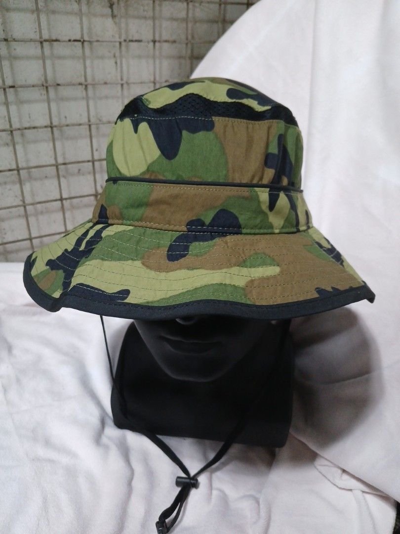 Sunday Afternoons Camo Bucket Hat (Category: Caps & Hats) located in La Trinidad. Submitted by dashopperist (Listing ID 1460768327, Image 1). Description: - Brand: Sunday Afternoons - Style: Camo Bucket Hat - Size: Medium - Features: Mesh panels for ventilation - Ideal for: Outdoor activities, casual wear.