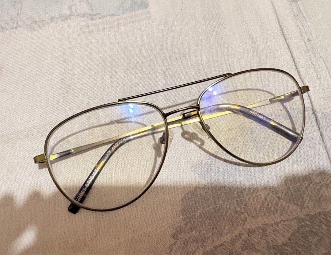 Sunnies Studios - Dev Matte Rye (Category: Sunglasses & Eyewear) located in Bacolod City. Submitted by starrystarry.night08 (Listing ID 1460873892, Image 1). Description: hello! selling these glasses, only used several times and have just been sitting unused since. graded with anti rad! 🩵 dm me if interested !!.