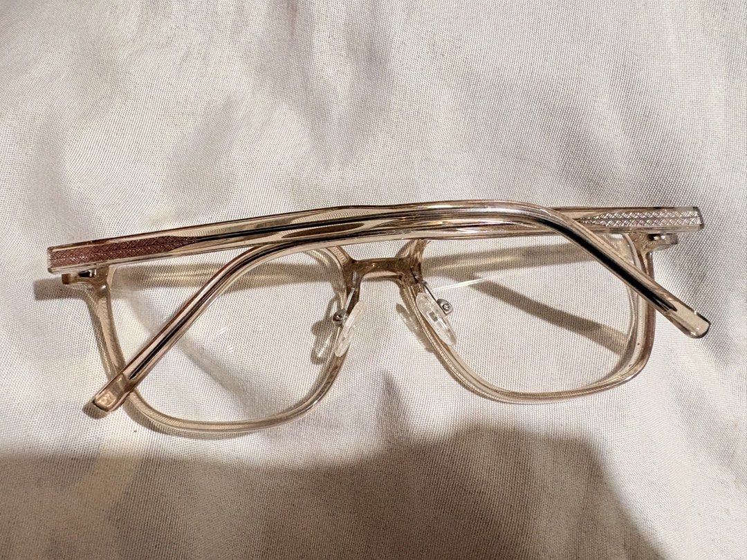 Sunnies Studios - Jensen Wide (Sesame) (Category: Sunglasses & Eyewear) located in Bacolod City. Submitted by starrystarry.night08 (Listing ID 1460872851, Image 2). Description: Hi! Selling these glasses in very good condition! ✨ Naka-tambak lang siya sa drawer, so it just needs a little cleaning. I originally bought these for ₱1,900. Reason for selling: hindi siya bagay sa face shape ko. 🥹 DM me if interested! 💌.