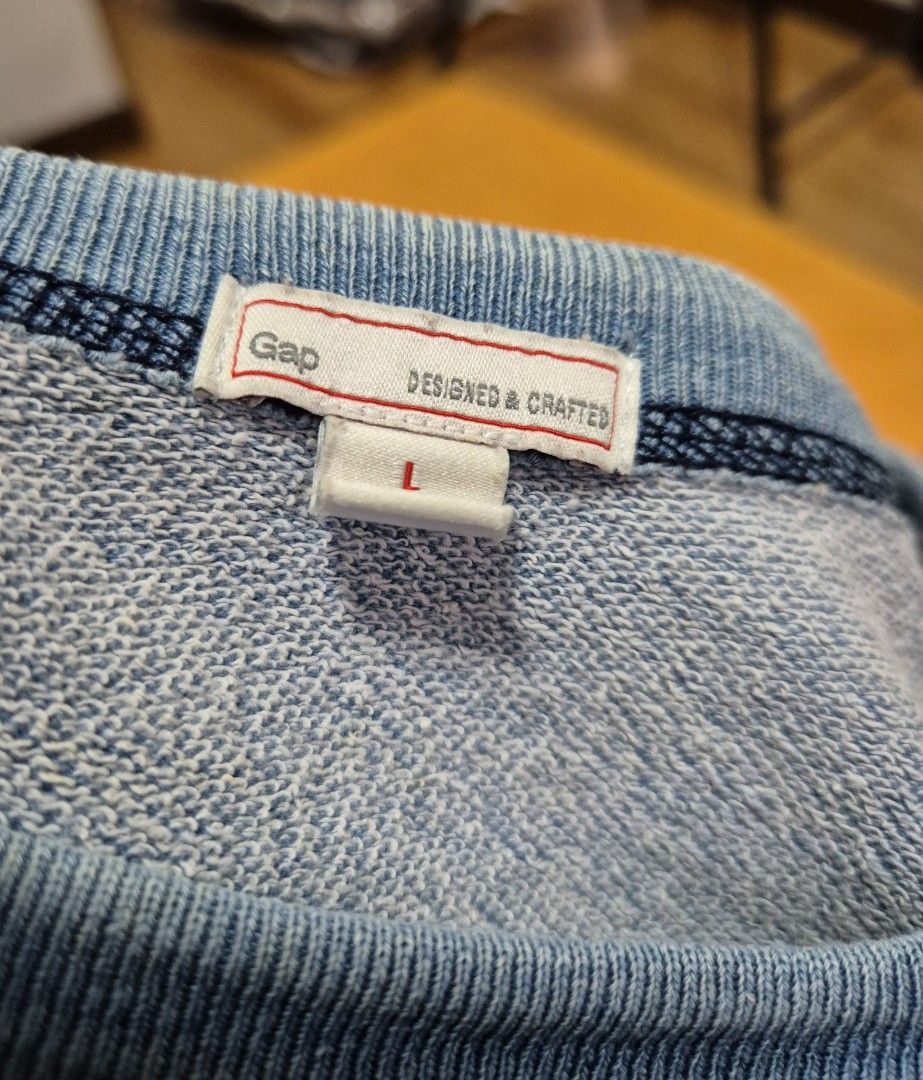 Sweatshirt by Gap (Category: Longsleeves) located in Manila. Submitted by sorayabarr50152 (Listing ID 1460784977, Image 3). Description: - Classic blue GAP sweatshirt - Features iconic GAP logo across the chest - Raglan sleeves with contrast stitching - Ribbed cuffs and hem for a comfortable fit - Ideal for casual, everyday wear.