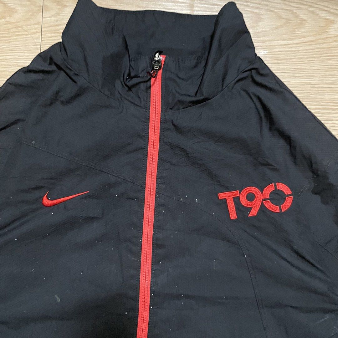T90 NIKE WINDBREAKER (Category: Coats, Jackets and Outerwear) located in Manila. Submitted by thriftkolngeh (Listing ID 1460783435, Image 2). Description: ⏬ DETAILS ⏬ Vintage Storm Fit T90 Nike Windbreaker Brand: Nike - ready to wear (nalabhan na) - good fittings - Pouch ——————————————————————— • Dimes W : 23 L : 30 issue : Distressing and Pinholes Condition : 10/10 Color rate : 9/10 Mine : 450 ——————————————————————— - off/legit - payment first 