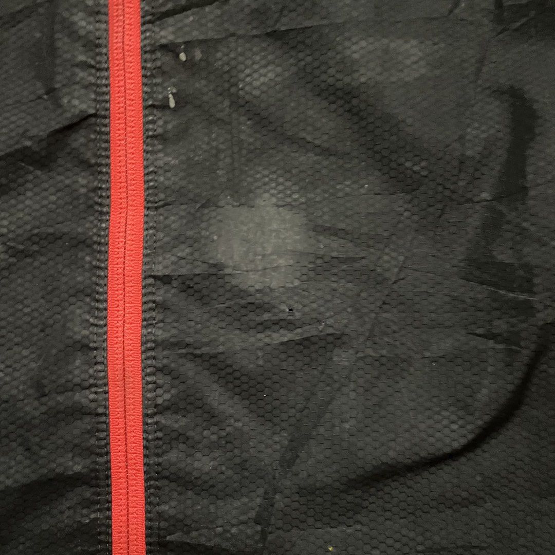 T90 NIKE WINDBREAKER (Category: Coats, Jackets and Outerwear) located in Manila. Submitted by thriftkolngeh (Listing ID 1460783435, Image 3). Description: ⏬ DETAILS ⏬ Vintage Storm Fit T90 Nike Windbreaker Brand: Nike - ready to wear (nalabhan na) - good fittings - Pouch ——————————————————————— • Dimes W : 23 L : 30 issue : Distressing and Pinholes Condition : 10/10 Color rate : 9/10 Mine : 450 ——————————————————————— - off/legit - payment first 
