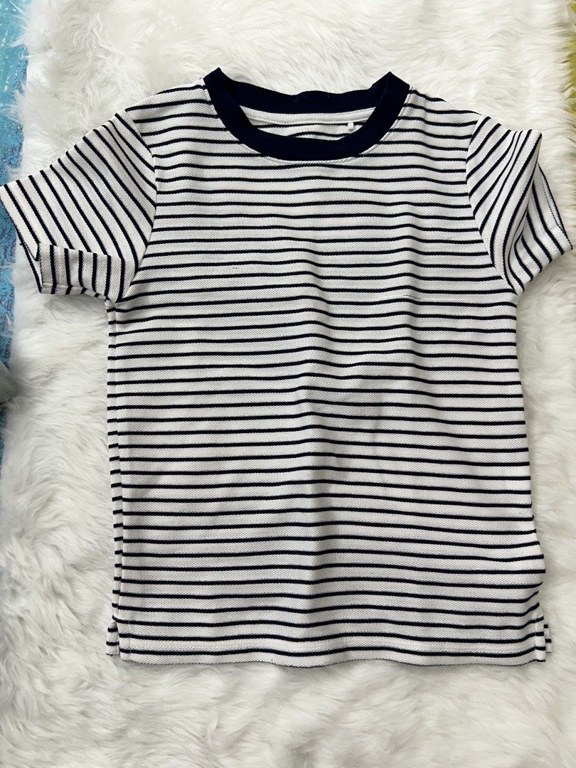T shirt (Category: Babies & Kids Fashion) located in Mandaluyong City. Submitted by one.stopshop (Listing ID 1460766990, Image 1). Description: Preloved uniqlo 📏 Size: 3-4YRS OLD/ 110 📐 Length: 17inches 🎨 Color: white blue stripes Preloved but still in very good condition. Please manage expectations as this is a preloved item, but I assure you it has been well cared for and remains in great condition. 💙 Note: Actual color may vary slightly du