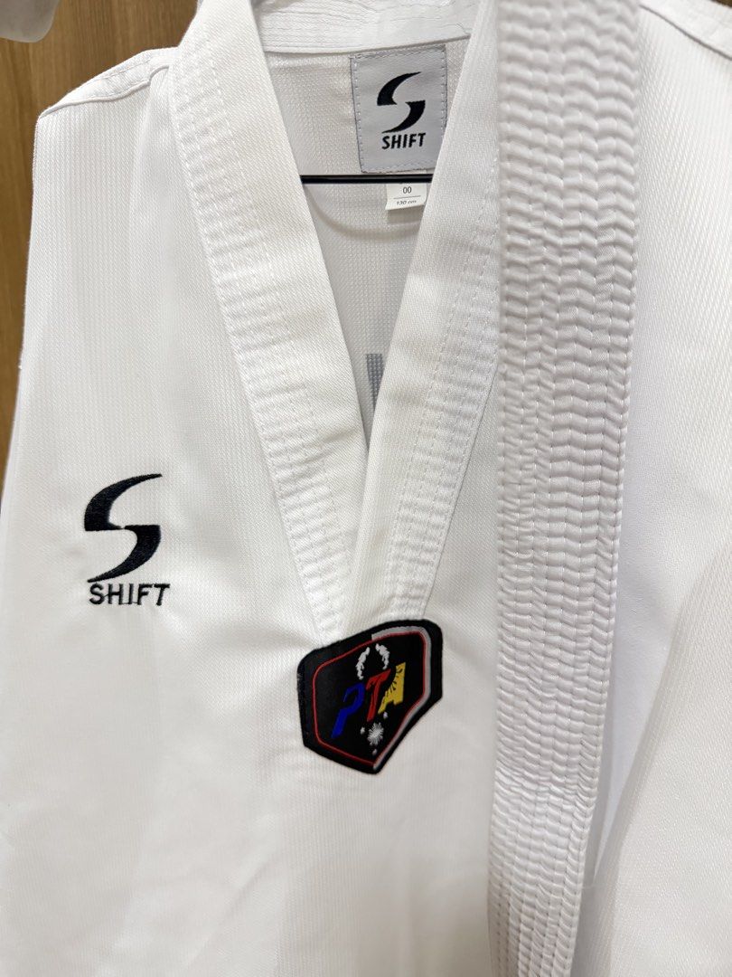 TAEKWONDO SHIFT 130cm with white belt handbook CODE 9 (Category: Babies & Kids Fashion) located in Rizal. Submitted by caintarizal2024 (Listing ID 1460743837, Image 3). Description: Original Shift Taekwondo 2,400 bili ko jan sa coach Very good condition almost new pa Isang summer lang nagamit then natago na lang. 130cm good for 5-8yrs old. P999 last price na po. .