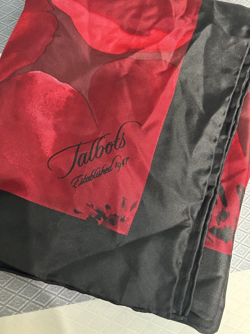 Talbots Designer Neck Scarf Rolled Edge (Category: Scarves) located in Quezon City. Submitted by jjsurplus_23 (Listing ID 1460741712, Image 3). Description: 31"x31".