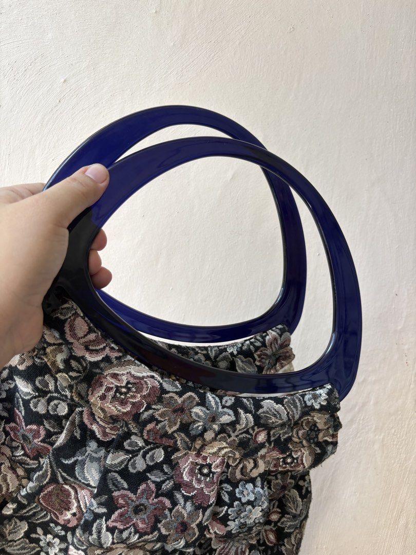 Tapestry hand /sholder bag (Category: Other Home Decor) located in Dipolog. Submitted by playmatesfriend.ph (Listing ID 1460915466, Image 3). Description: .