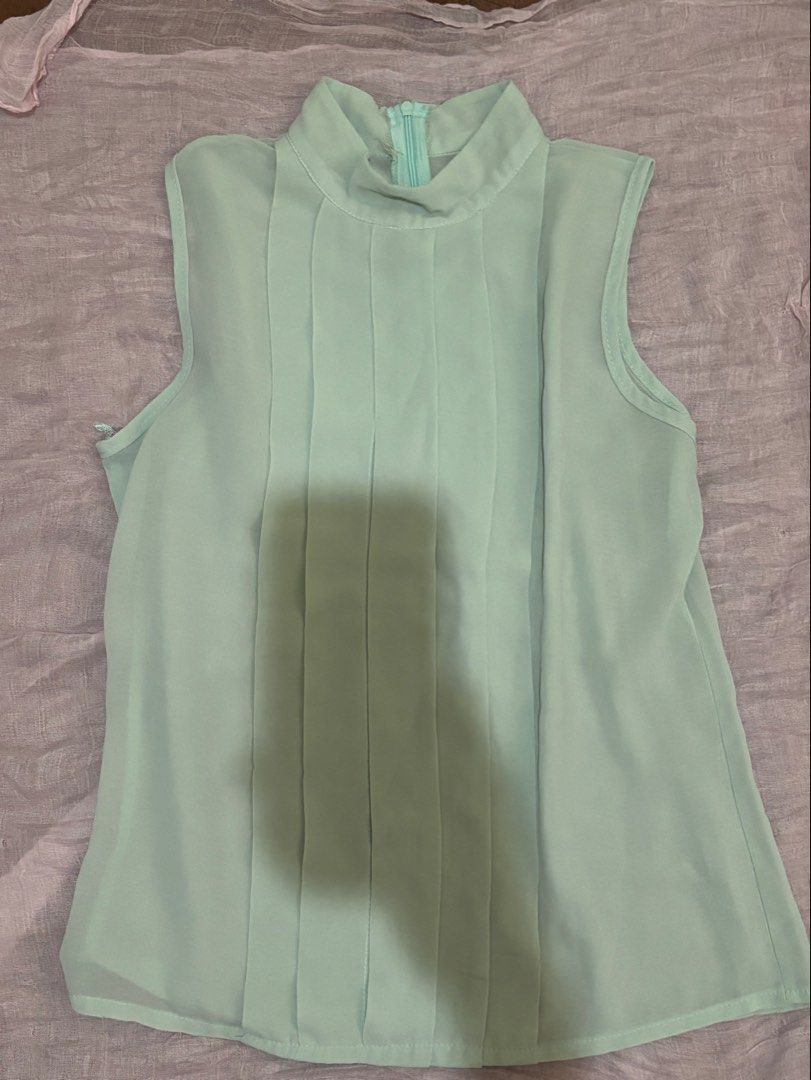 Teal Sleeveless Top (Category: Sleeveless) located in Quezon City. Submitted by luneco.ph (Listing ID 1460747017, Image 1). Description: ☆ : Teal Sleeveless Top ꒰ఎ ★ ໒꒱ price: 250 size: small dm for when worn mop: gcash/bank transfer mod: grab/lalamove/courier (can do meetups around ust) loc: quezon city NO RETURNS/REFUND .