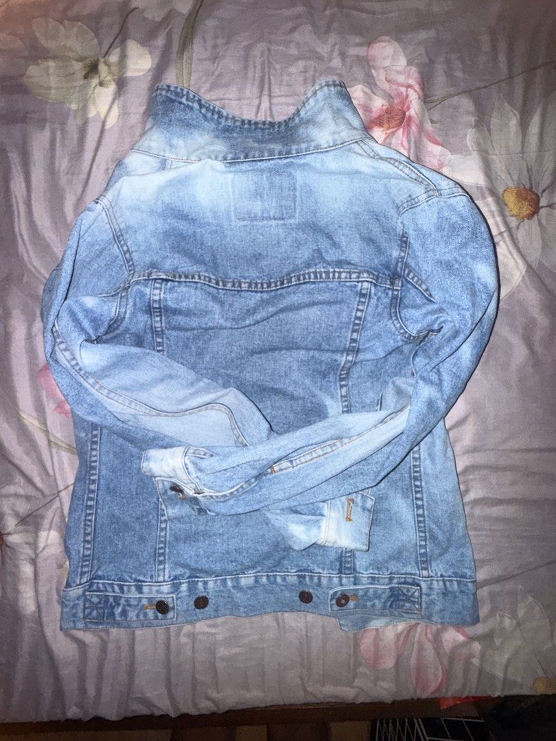Texwood Denim Jacket Size S (Category: Coats, Jackets and Outerwear) located in Caloocan City. Submitted by vincentlorenz (Listing ID 1460810176, Image 3). Description: - Classic blue denim jacket by Texwood - Button-up front closure - Features chest pockets - Standard fit, ideal for layering - Versatile for casual outfits.