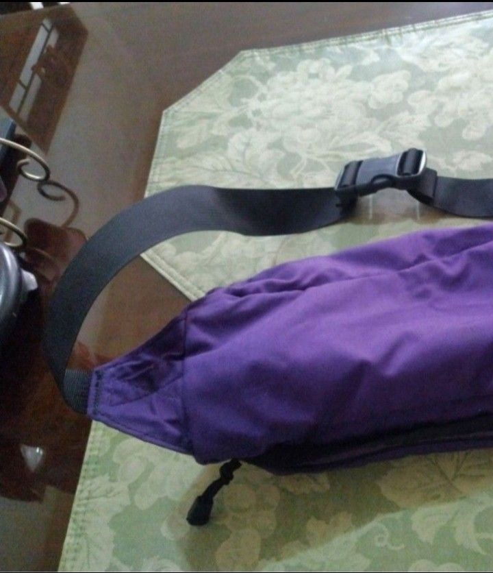 THE NORTH FACE for Reseller's Price Drop (Category: Belt bags, Clutches and Pouches) located in Bulacan. Submitted by mitchikoscollection (Listing ID 1460894171, Image 3). Description: 🩷‼️For Lalamove only 🩷 Last Price Posted‼️🩷 Unisex Made in USA Authentic/Original Slightly used , with slight normal sign of usage .. Unnoticeable small dark stain sa ilalim as in di halata .. 43 Inches haba kasama Strap .. 4 x 6 x 11 Inches yun pinaka Bag ...