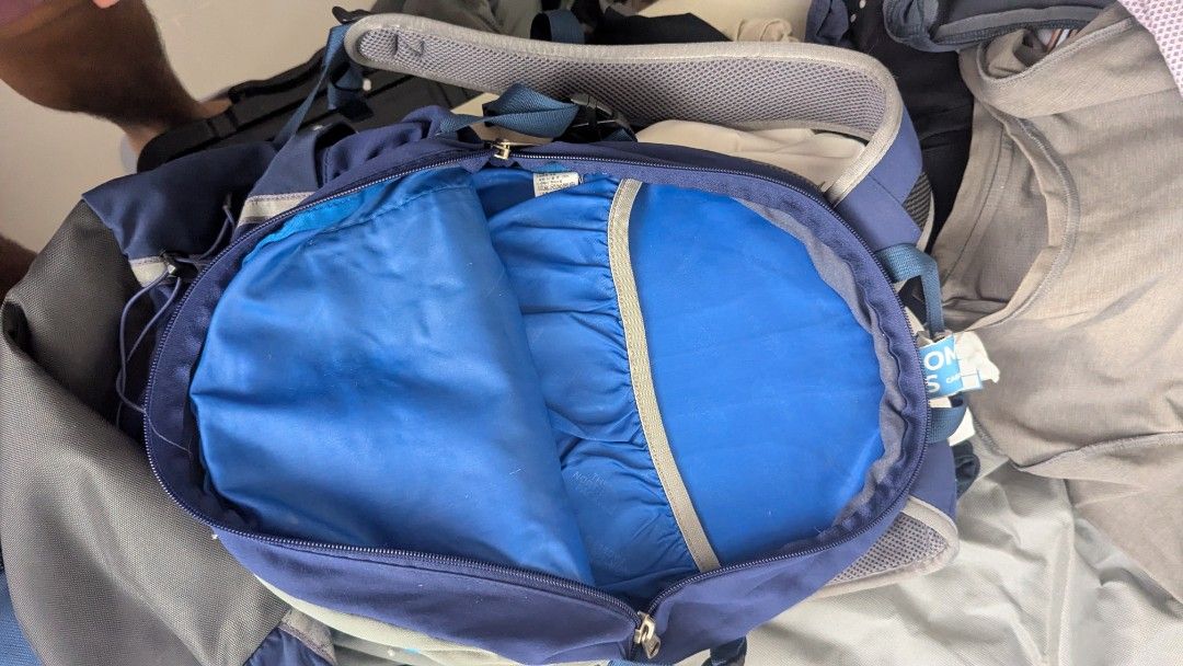 The North Face Borealis CL Backpack Navy Blue (Category: Backpacks) located in Mati. Submitted by kepsky00 (Listing ID 1460796249, Image 3). Description: - Brand: The North Face - Model: Borealis CL - Color: Navy blue with bright blue front pocket - Features: Plenty of internal space, adjustable straps for comfort - Ideal for: School, day trips.