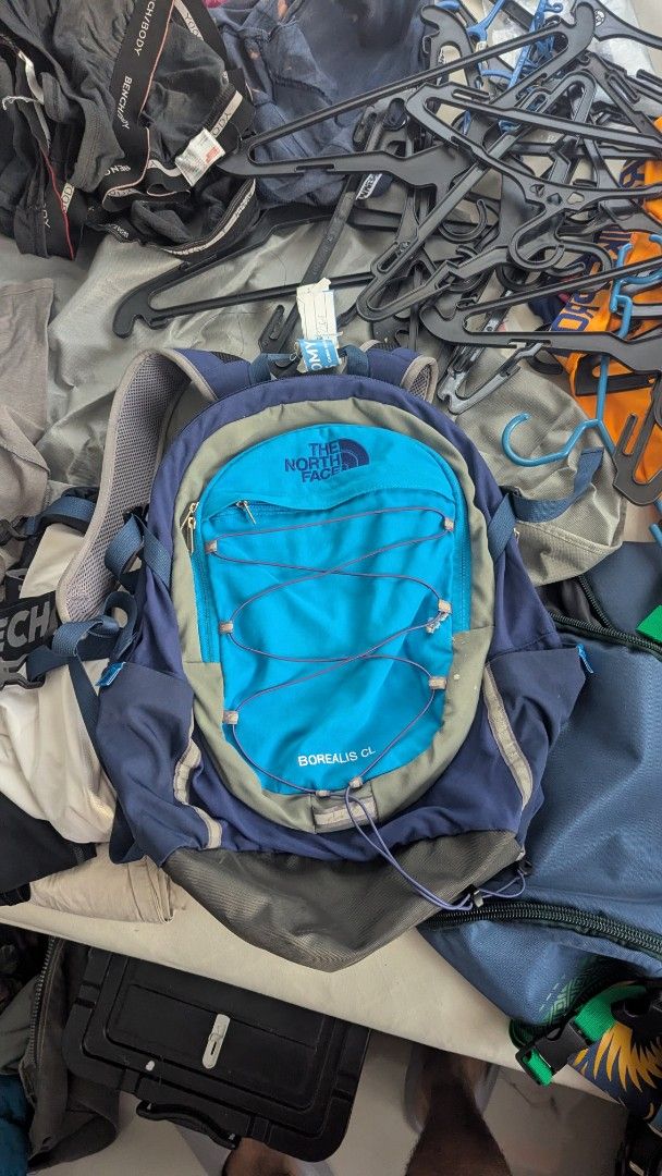 The North Face Borealis CL Backpack Navy Blue (Category: Backpacks) located in Mati. Submitted by kepsky00 (Listing ID 1460796249, Image 1). Description: - Brand: The North Face - Model: Borealis CL - Color: Navy blue with bright blue front pocket - Features: Plenty of internal space, adjustable straps for comfort - Ideal for: School, day trips.