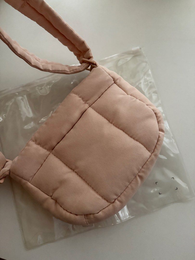 The Paper Bunny Mini Puffer Swing (Category: Cross-body Bags) located in Bulacan. Submitted by instyle.cc (Listing ID 1460802483, Image 3). Description: The Paper Bunny Mini Puffer Swing Light Pink color Used only once No flaws With zip packaging.
