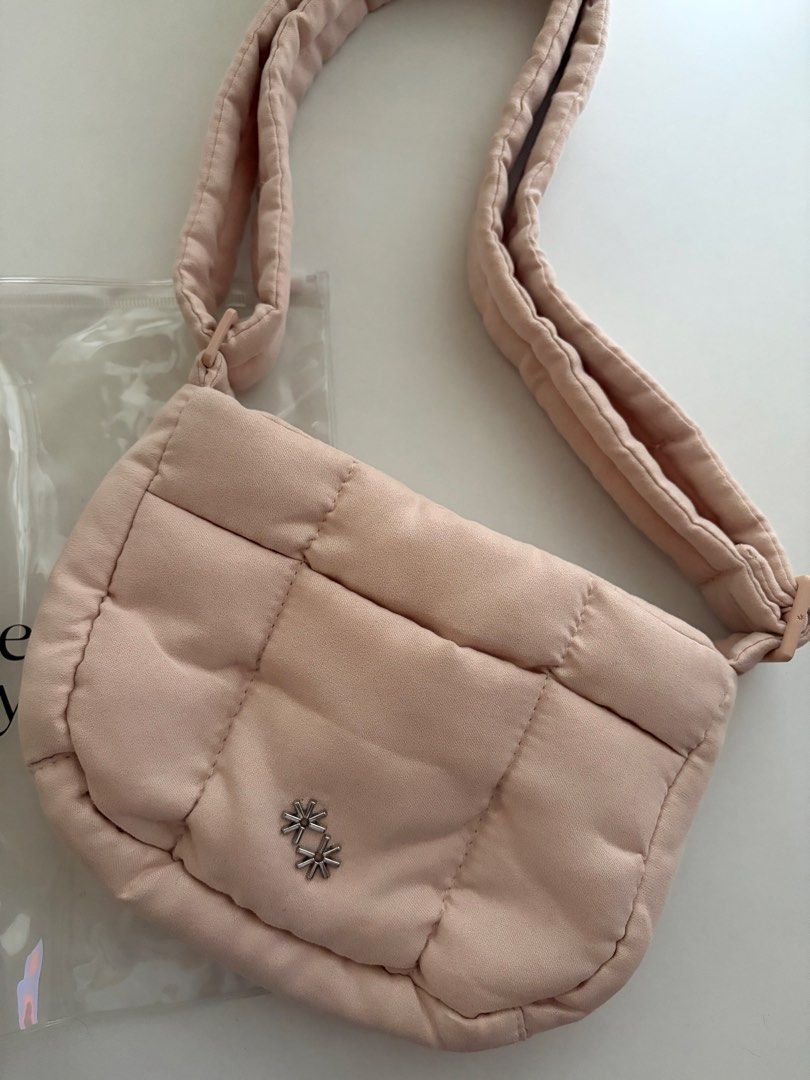 The Paper Bunny Mini Puffer Swing (Category: Cross-body Bags) located in Bulacan. Submitted by instyle.cc (Listing ID 1460802483, Image 2). Description: The Paper Bunny Mini Puffer Swing Light Pink color Used only once No flaws With zip packaging.