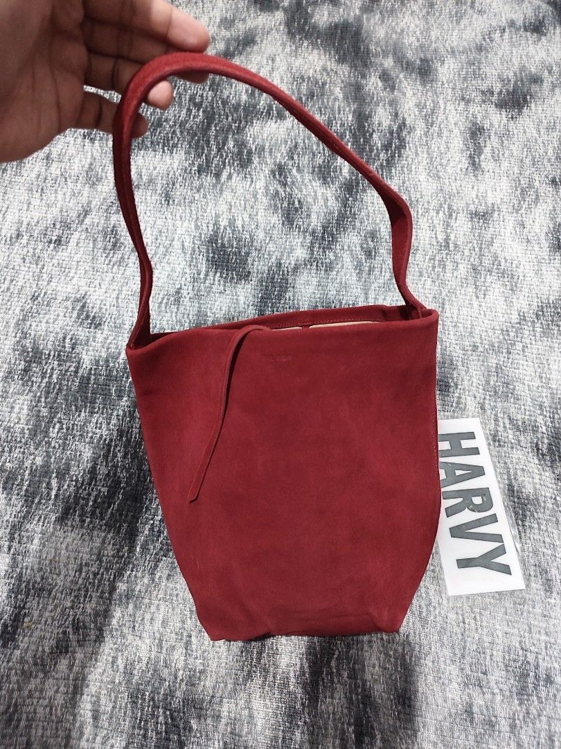 THE ROW Suede Tote Bag (Category: Luxury Bags & Wallets) located in Cebu City. Submitted by haryvyylyynn (Listing ID 1460864128, Image 1). Description: The Row Suede 2800 Dm para sa ibang pics at details.