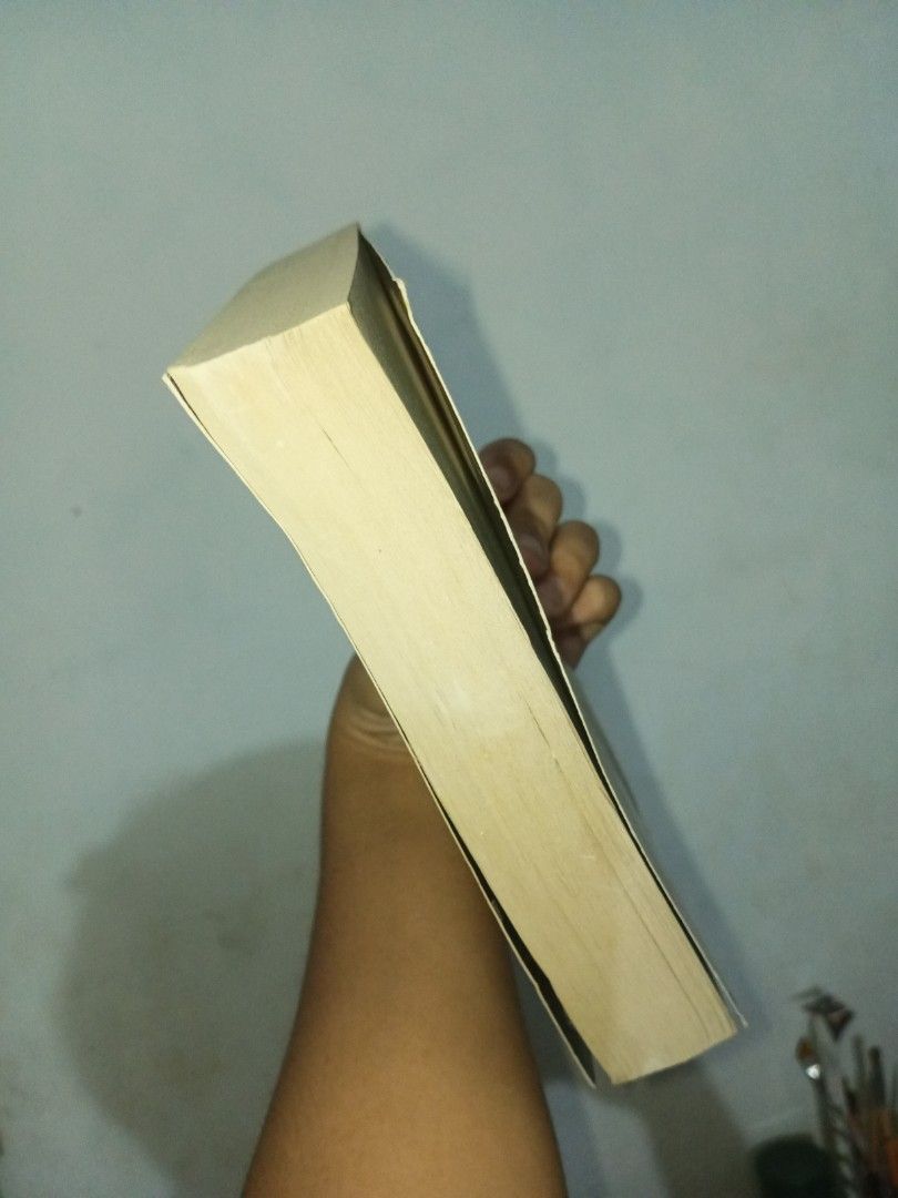 The White Queen by Philippa Gregory (Category: Storybooks) located in Bacoor. Submitted by katyasimpulsivebuying (Listing ID 1460793465, Image 3). Description: - The White Queen by Philippa Gregory - Number 1 Bestseller - Paperback edition - Pages have no tanning - Spine has creasing but is intact and sturdy - Highly recommended for history enthusiasts RFS: Swapping with movie cover 😁 NOTE: Price listed is FINAL as I already marked this down fro
