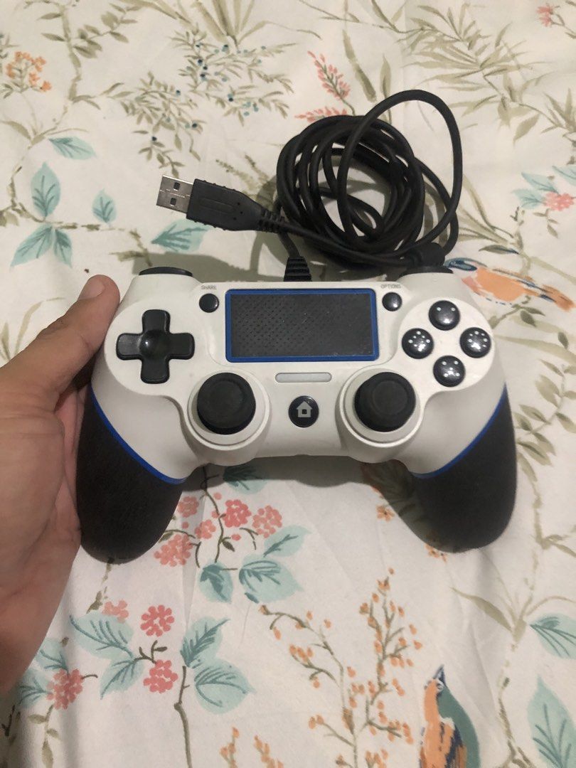 Three Arrows PS4 wired controller 1 meter cable (Category: Controllers) located in Quezon City. Submitted by markgolveo (Listing ID 1460783695, Image 2). Description: Three Arrows PS4 wired controller 1 meter cable Tested working properly All buttons and functions working responsive and crisp No ghost movement Tested via PC steam.