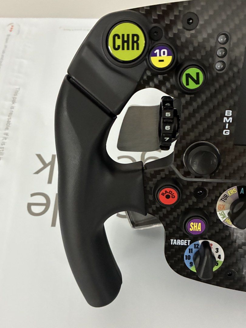 Thrustmaster 法拉利 Ferrari F1 一級方程式賽車 SF-25 SF25 方向盤 軚盤 Steering Wheel Sim Racer 模擬賽車 PS Xbox PC （分類：手掣）位於 Hong Kong。 由 aywk5382 提交（商品編號 1460877230，圖片 3）。簡介： 新淨小少用，運作正常，無花無爛接近全新，有盒。